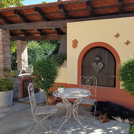 La Cascina Di Monia E Mario Bed & Breakfast 3*