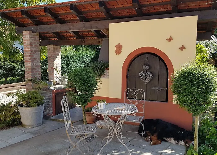 La Cascina Di Monia E Mario Bed & Breakfast 3*