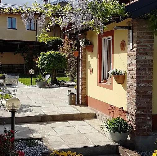 La Cascina Di Monia E Mario Bed & Breakfast 3*